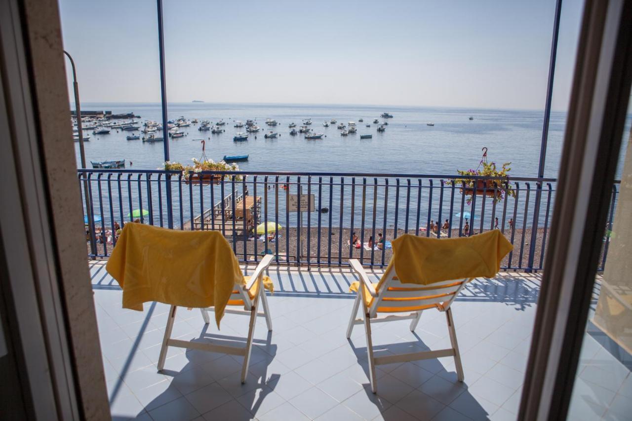 Bed and Breakfast Un Tuffo Nella Baia Di Capomulini Acireale Exteriér fotografie